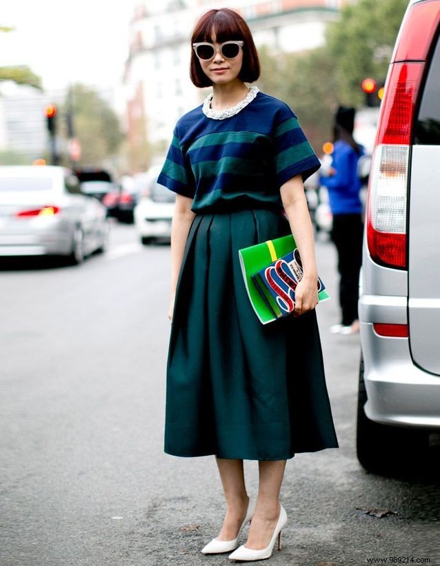 How to wear the midi skirt without looking grandma? 