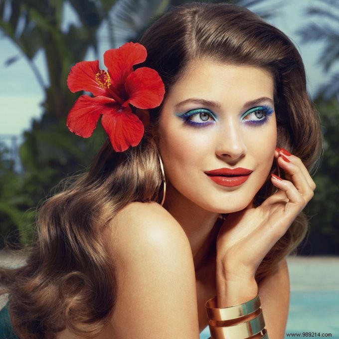 “Bird of paradise” inspired summer makeup 