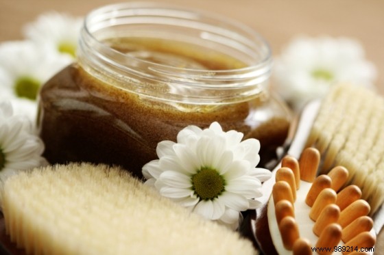 My beauty recipe of the day:express scrub with almond and honey 