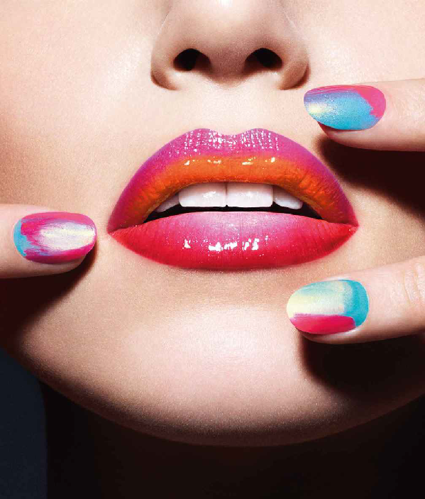 Manicure trends:how to make a “two-tone French”? 