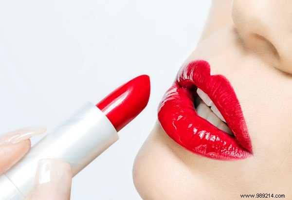 Beauty tip:how to apply lipstick? 