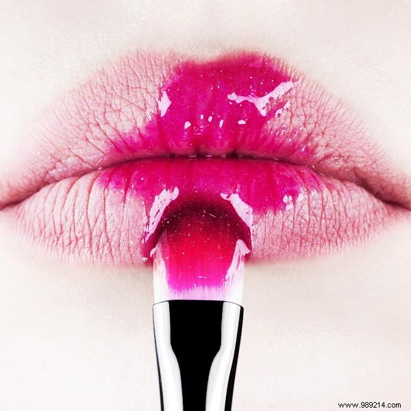 Beauty advice:how to properly apply your gloss? 