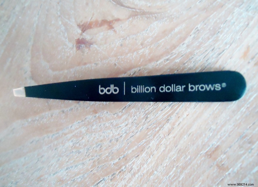 Professional eyebrows with “Billion Dollar Brows” and “Studio Harcourt Paris” 