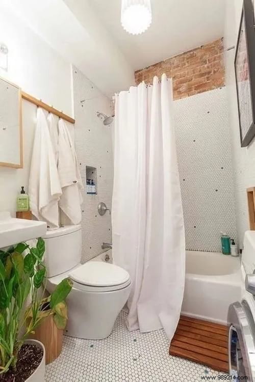 33 Brilliant Ideas For Furnishing A Bathroom (Even A Tiny One). 