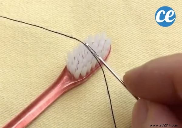 Magical ! The Tip For Threading A Needle With A Toothbrush. 