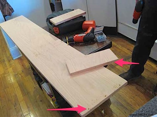 How To Make A Stunning Minimalist Wooden Desk (Quick And Easy). 