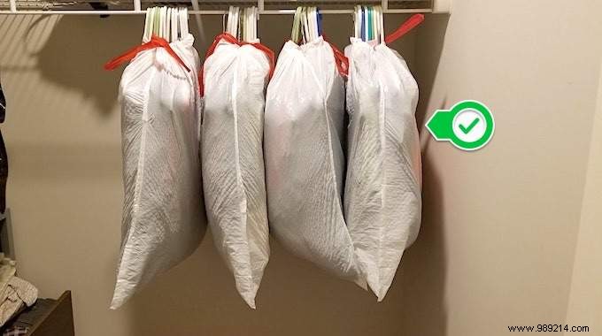 Moving:Use Trash Bags To Easily Store Your Clothes On Hangers. 