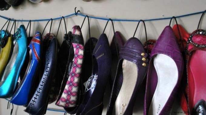 Clever DIY Storage For Your Flat Shoes. 