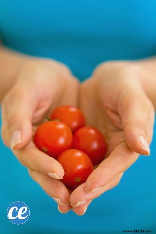 23 Tricks To Grow A Bunch Of Tomatoes On Your Balcony. 