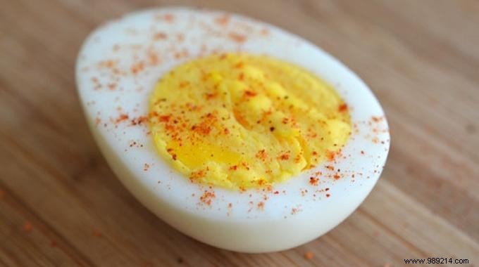 Do you make hard-boiled eggs? The Tip To Avoid Breaking Them During Cooking. 