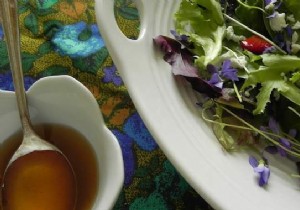 3 Easy-to-Forage Edible Flowers: Free, Flavorful, and Packed with Nutrition