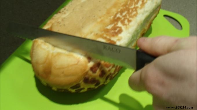 The Ingenious Trick To Cut Bread Without Putting Crumbs Everywhere. 