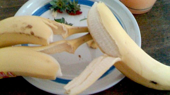 How to Peel a Banana Easily? The Monkey Trick Unveiled. 