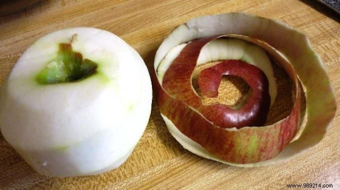 The Genius Trick To Peel Apples VERY Quickly. 