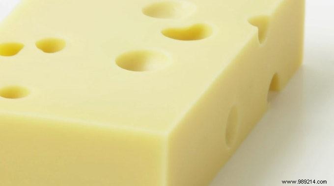 The Tip To Keep Cheese Longer Without It Hardening. 