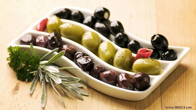 How to Store Green or Black Olives? 