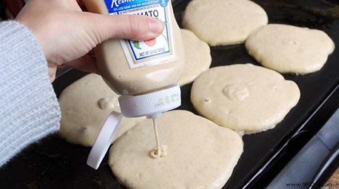 The Tip For Making Pancakes Without Putting It Everywhere. 