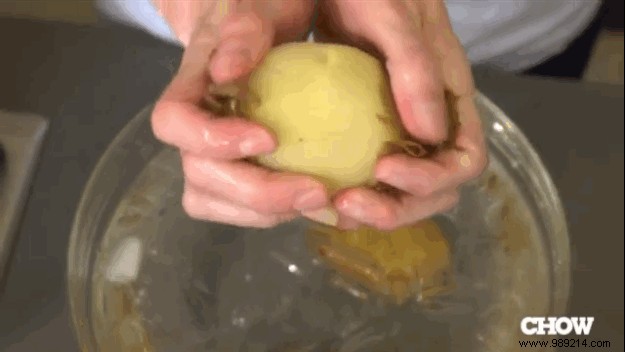 Peel Potatoes Super Fast With This Trick. 