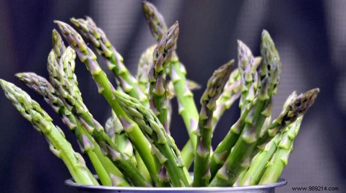 THE Trick You Need to Cook Asparagus Without Damaging It. 