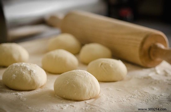 How to Make Pizza Dough EASILY with a Food Processor. 