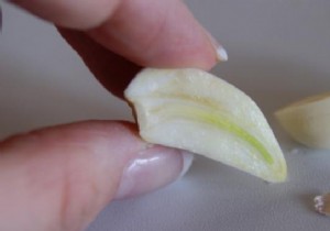 Effortless Trick to Remove Garlic Smell from Hands Using Stainless Steel