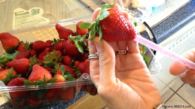 The Surprising Trick For Removing Strawberry Stems. 