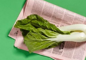 Eliminate Crisper Drawer Odors: Line Your Fridge with Newspaper