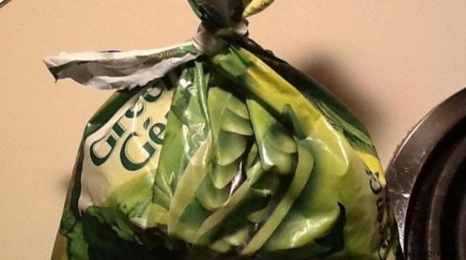 How to Reseal a Bag of Frozen Vegetables Easily? 