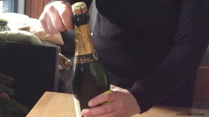 The Trick to Open a Bottle of Champagne WITHOUT Making a Noise (Revealed by a Sommelier). 