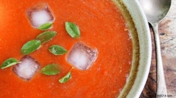 The Little-Known Trick to Easily Remove Fat from Soup. 