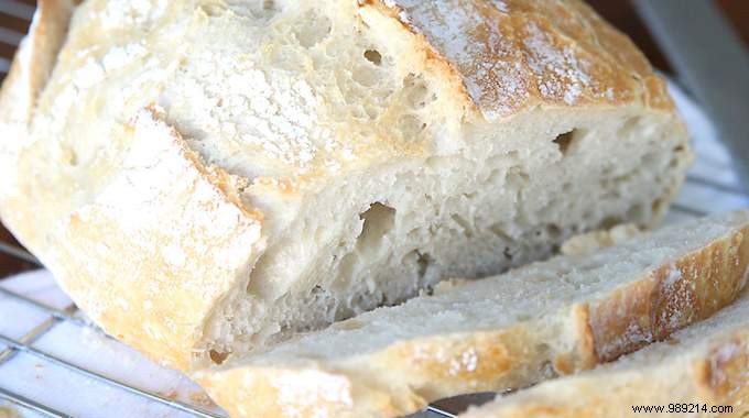 The ULTRA EASY Homemade Bread Recipe With Only 4 Ingredients! 