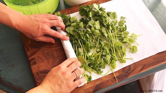 How to Preserve Your Aromatic Herbs 3 Times Longer. 