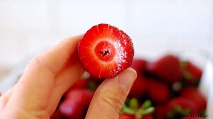 9 Simple Tips For Choosing Delicious Strawberries Every Time. 