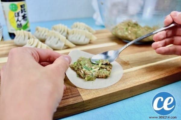Easy And Fast:The Delicious Recipe for GYOZAS, the Famous Japanese Dumplings. 