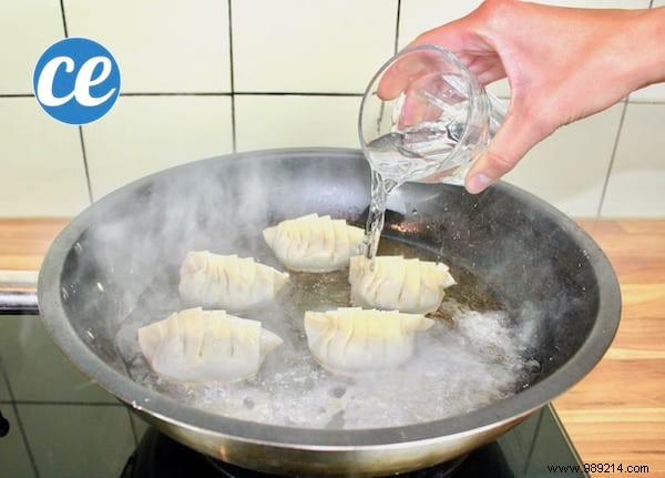 Easy And Fast:The Delicious Recipe for GYOZAS, the Famous Japanese Dumplings. 