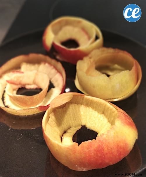 Delicious and Easy to Make:The Recipe for Chocolate Apple Rosettes. 