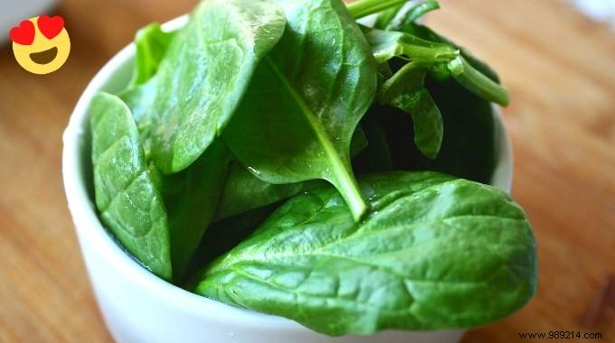 The Magic Trick To Bring Wilted Spinach Back To Life In 1 Min. 
