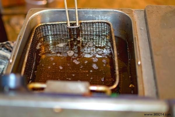 Why Does Frying Oil Foam and Overflow (And Is It Dangerous)? 