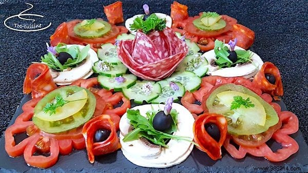 15 Great Ideas for Making a Beautiful Charcuterie Platter (Easy and Original). 