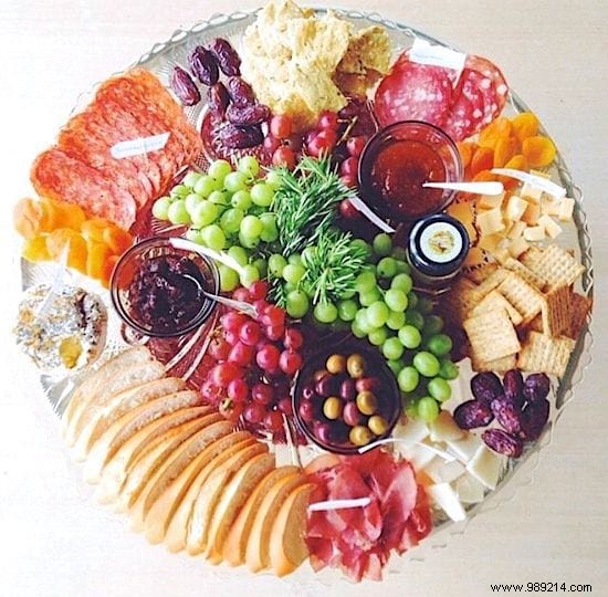 15 Great Ideas for Making a Beautiful Charcuterie Platter (Easy and Original). 