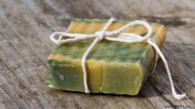 The Easy Recipe To Make Soap Without Soap with Melt and Pour. 