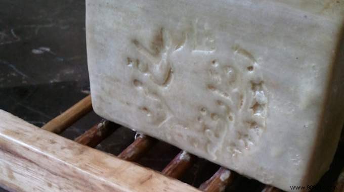 Solve All Your Acne Problems Quickly With Aleppo Soap. 