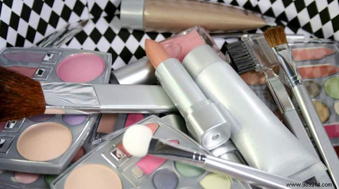 4 Tips To Keep Makeup Longer. 