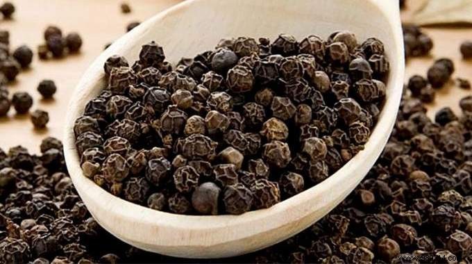 2 Amazing Uses for the Medicinal Benefits of Black Pepper. 