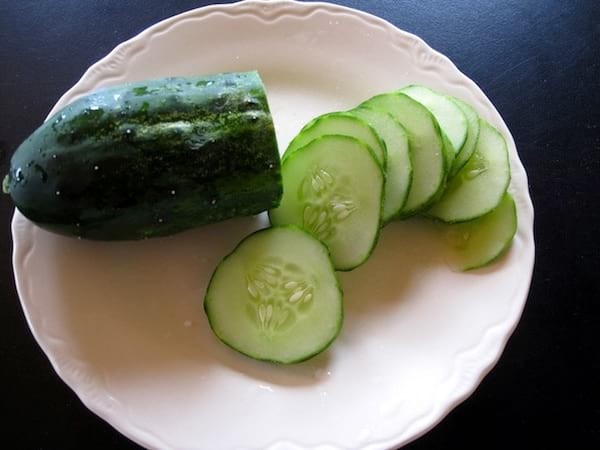How to Make Dark Circles Disappear Simply? With Tea and Cucumber! 