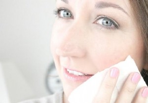 Quick DIY Makeup Remover: Olive Oil and Milk Recipes Ready in Seconds