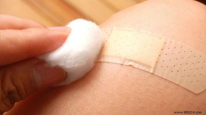 The Essential Trick To Remove A Bandage Without Pain. 