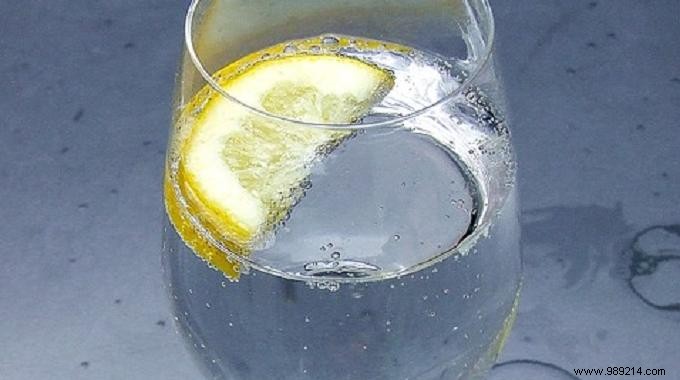 Well-being:Why drink a large glass of water in the morning on an empty stomach? 
