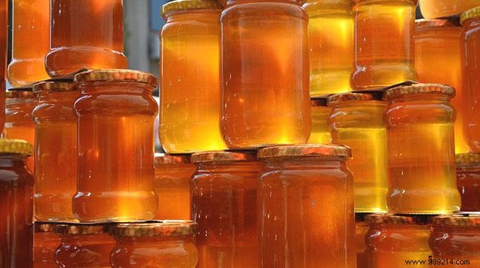 12 Grandmother s Remedies with Honey. 