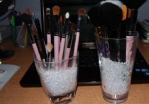 Genius Hack: Organize Makeup Brushes Neatly with Coffee Beans